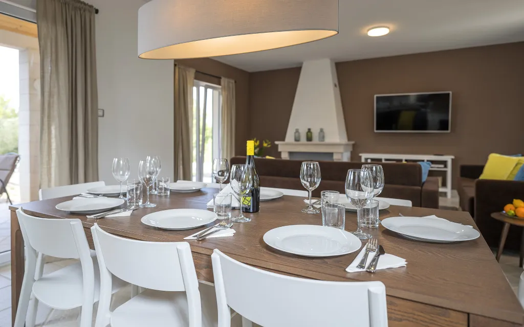 Spacious Family Villa with Pool in Stari Grad