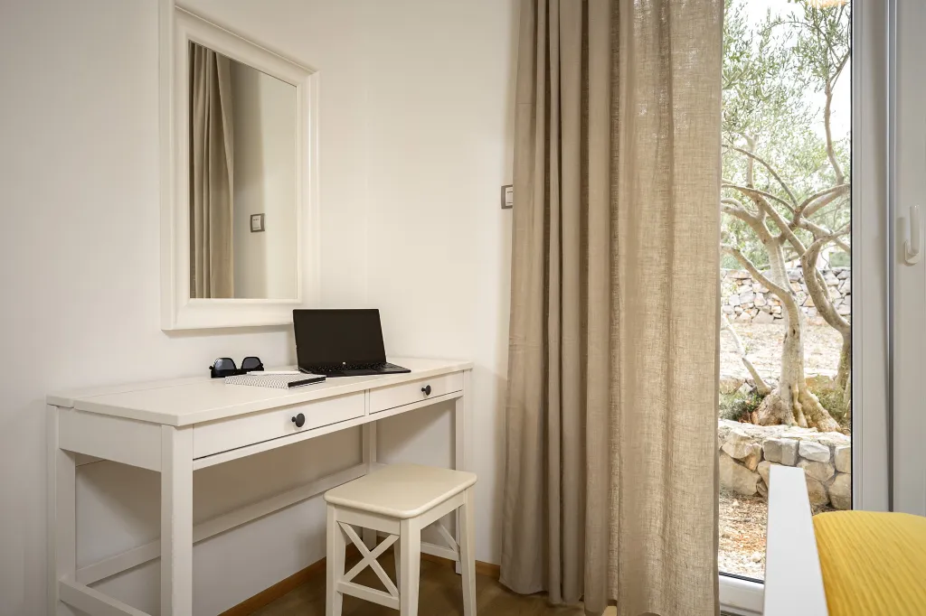 Spacious Family Villa with Pool in Stari Grad