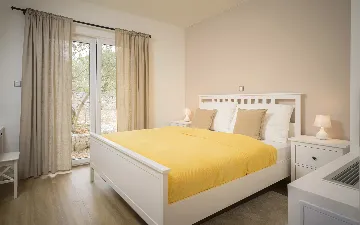 Spacious Family Villa with Pool in Stari Grad