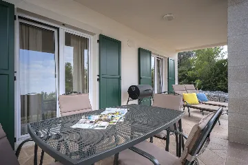 Spacious Family Villa with Pool in Stari Grad