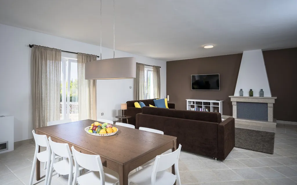 Spacious Villa Retreat with Pool in Stari Grad