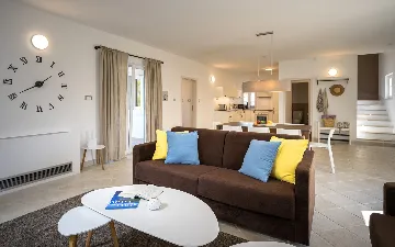 Spacious Villa Retreat with Pool in Stari Grad