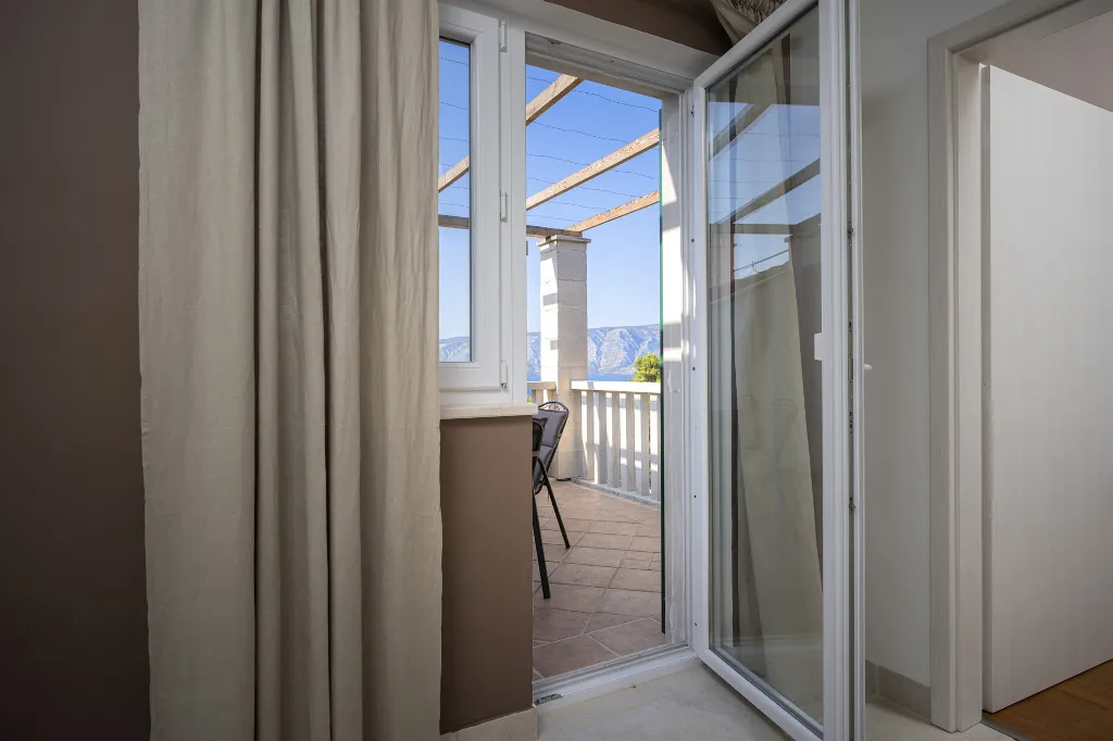 Spacious Villa Retreat with Pool in Stari Grad