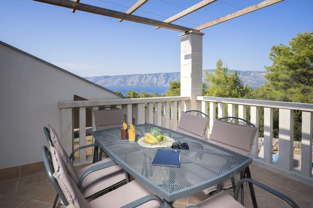 Spacious Villa Retreat with Pool in Stari Grad