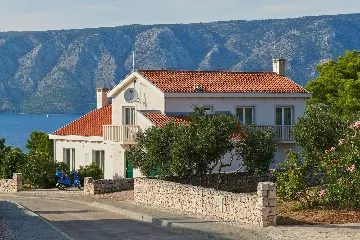 Modern Sea View Villa with Pool in Stari Grad