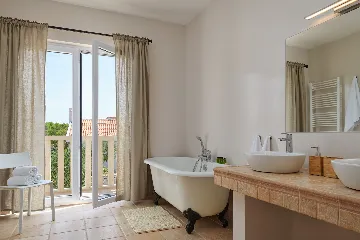 Contemporary Villa with Pool in Stari Grad