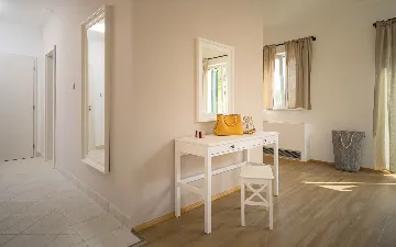 Contemporary Villa with Pool in Stari Grad