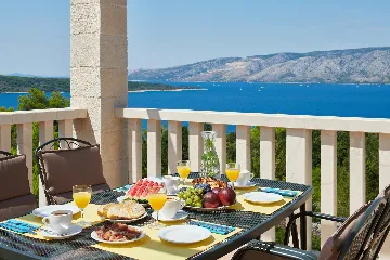 Family Villa with Pool near Stari Grad