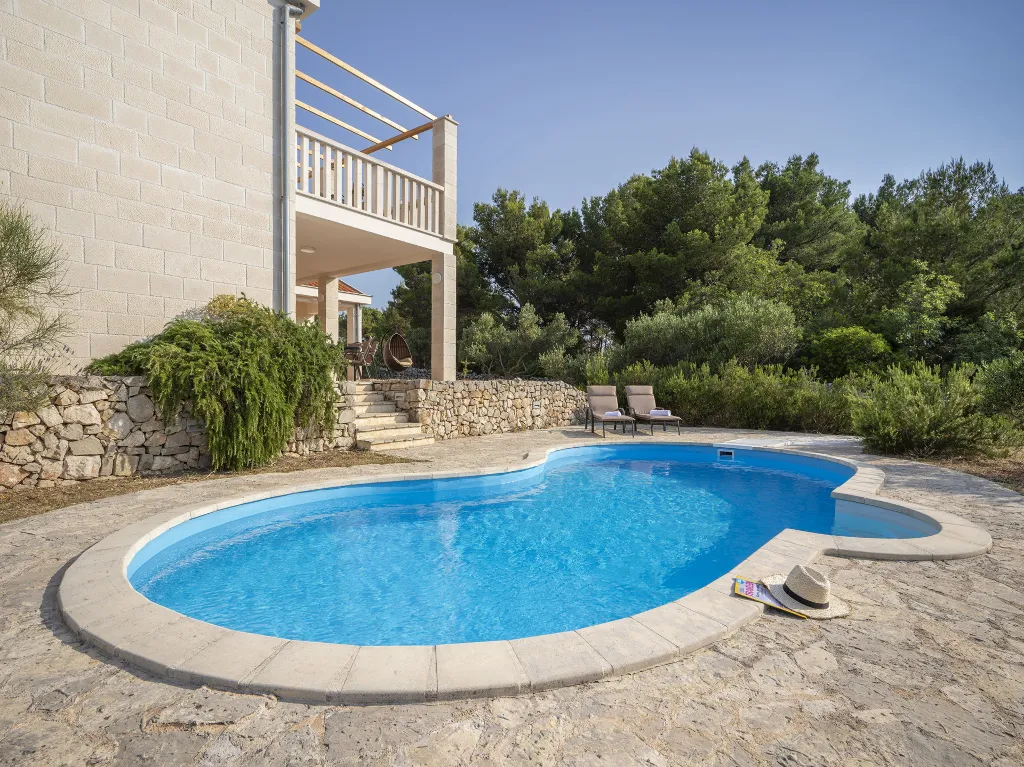 Family Villa with Pool near Stari Grad