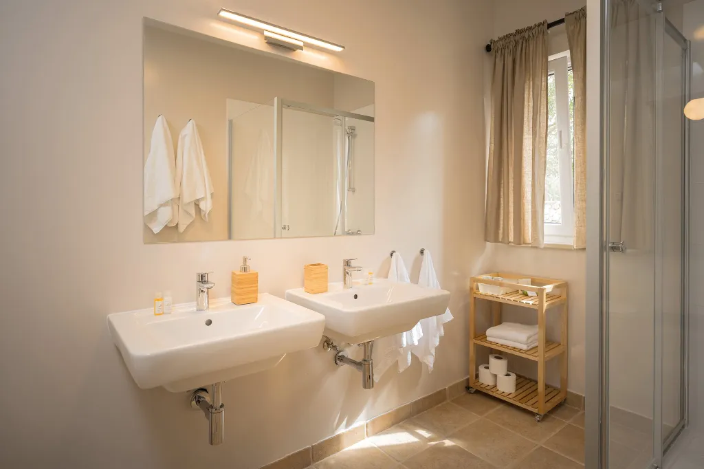 Family Villa with Pool near Stari Grad