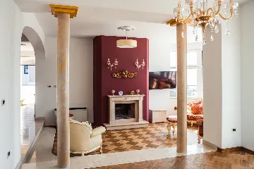 Spacious 5-Bedroom Villa with Pool in Matulji