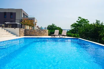 Spacious 5-Bedroom Villa with Pool in Matulji