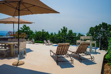 Spacious 5-Bedroom Villa with Pool in Matulji