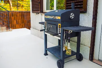 Spacious 5-Bedroom Villa with Pool in Matulji