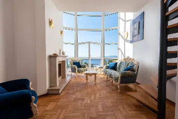 Spacious 5-Bedroom Villa with Pool in Matulji