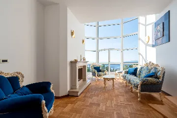 Spacious 5-Bedroom Villa with Pool in Matulji