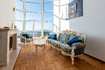 Spacious 5-Bedroom Villa with Pool in Matulji