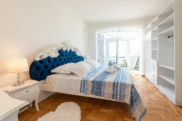 Spacious 5-Bedroom Villa with Pool in Matulji