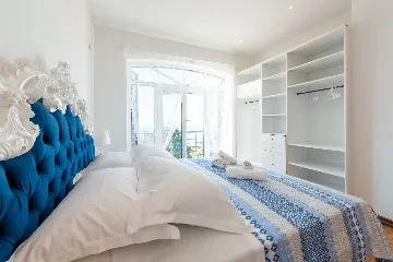 Spacious 5-Bedroom Villa with Pool in Matulji