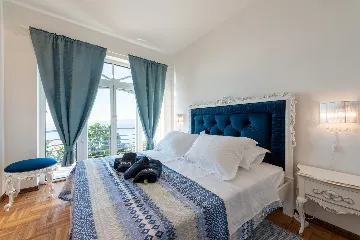 Spacious 5-Bedroom Villa with Pool in Matulji