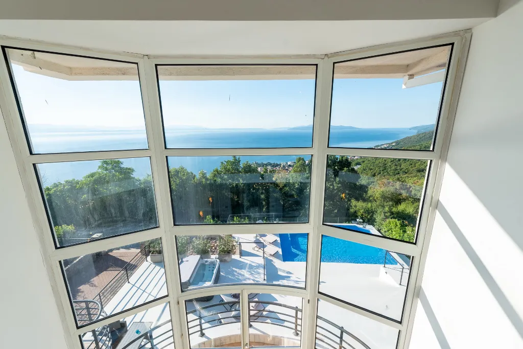 Spacious 5-Bedroom Villa with Pool in Matulji