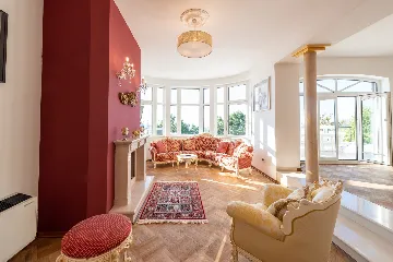 Spacious 5-Bedroom Villa with Pool in Matulji