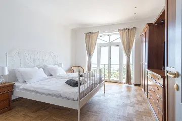 Spacious 5-Bedroom Villa with Pool in Matulji