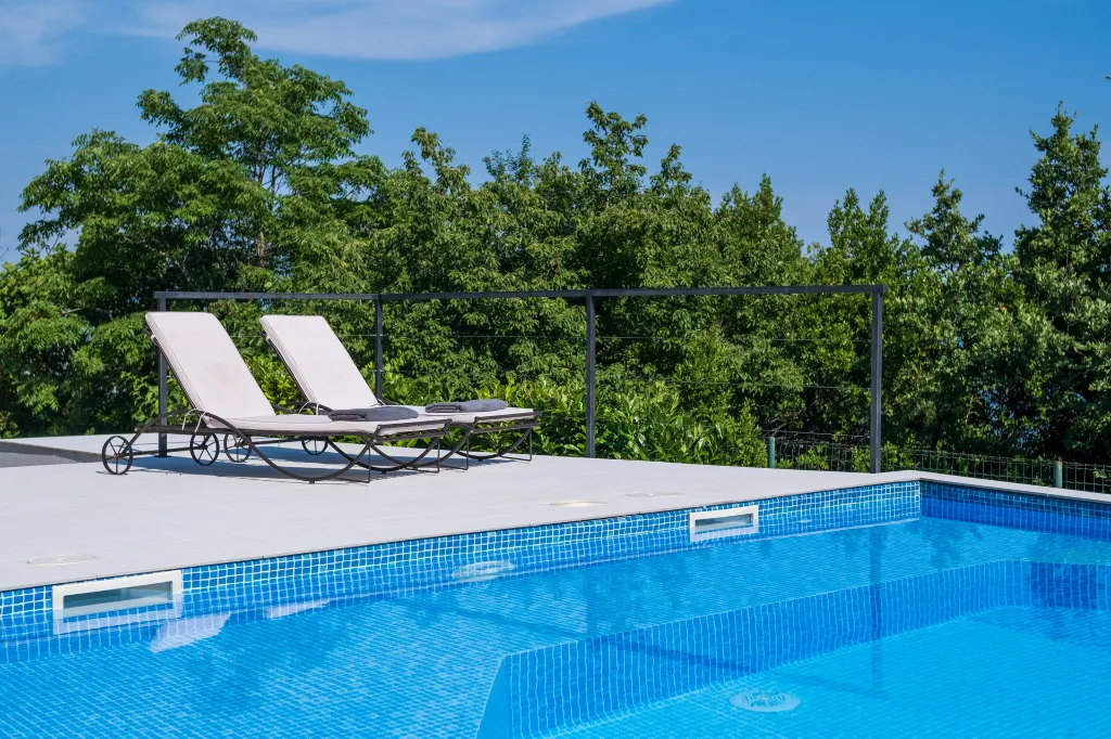 Spacious 5-Bedroom Villa with Pool in Matulji