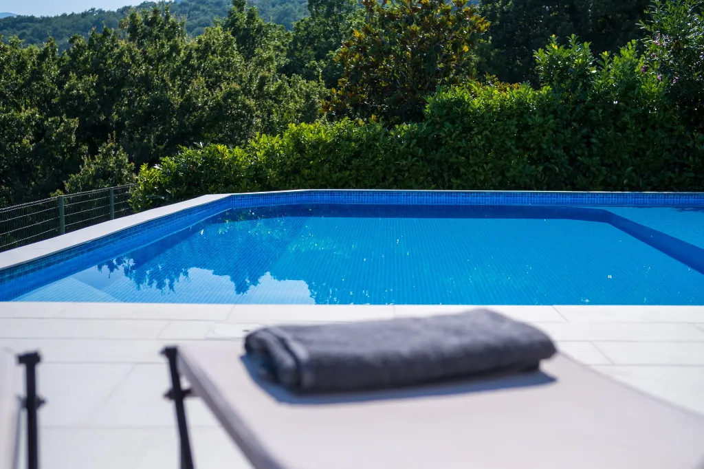 Spacious 5-Bedroom Villa with Pool in Matulji