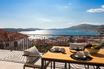 Contemporary Villa with Pool in Okrug Gornji