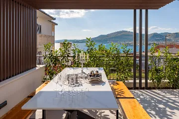 Contemporary Villa with Pool in Okrug Gornji