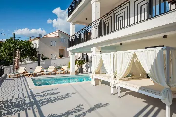 Contemporary Villa with Pool in Okrug Gornji