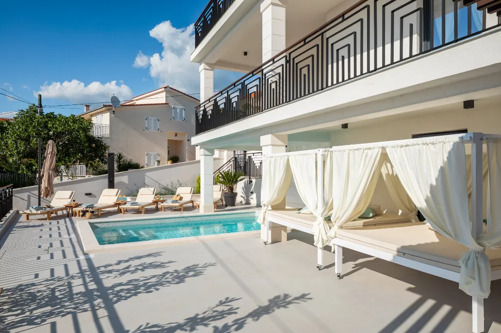 Contemporary Villa with Pool in Okrug Gornji