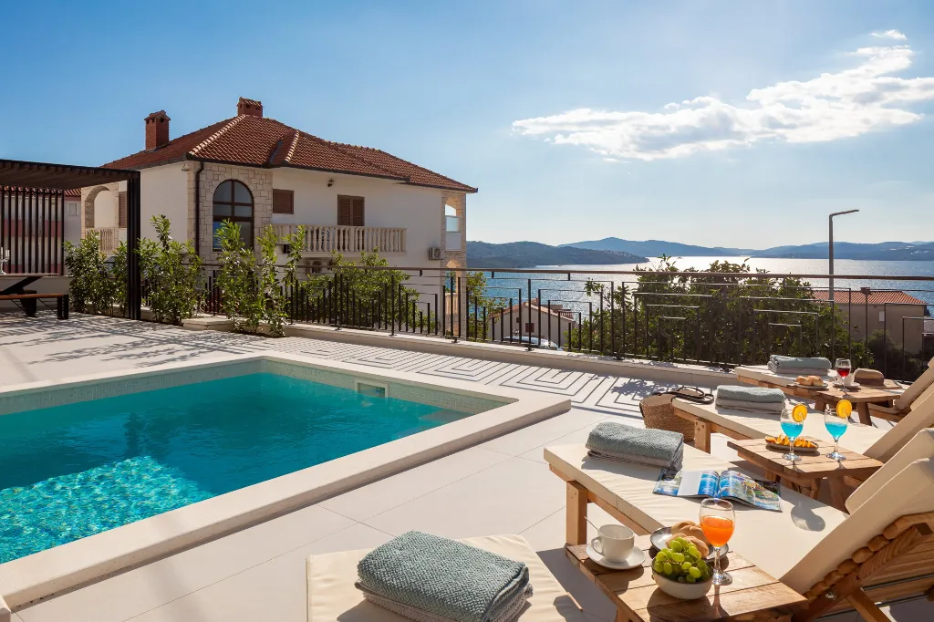 Contemporary Villa with Pool in Okrug Gornji