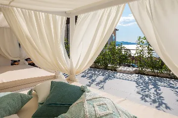 Contemporary Villa with Pool in Okrug Gornji