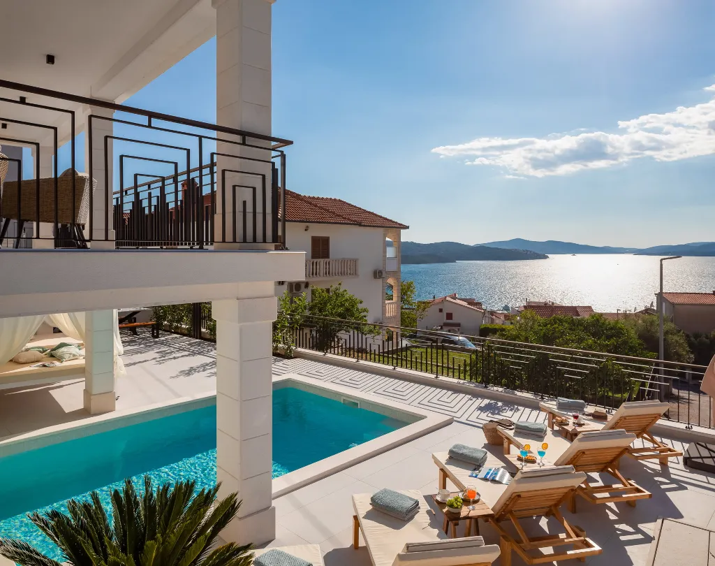 Contemporary Villa with Pool in Okrug Gornji