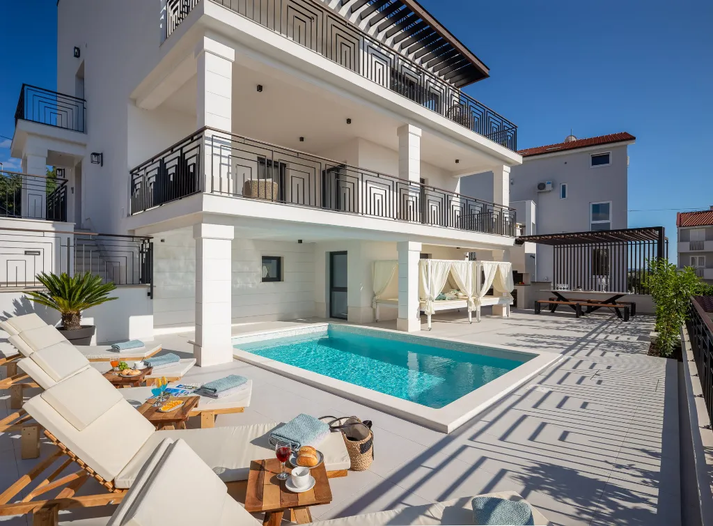 Contemporary Villa with Pool in Okrug Gornji