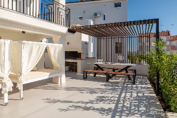 Contemporary Villa with Pool in Okrug Gornji