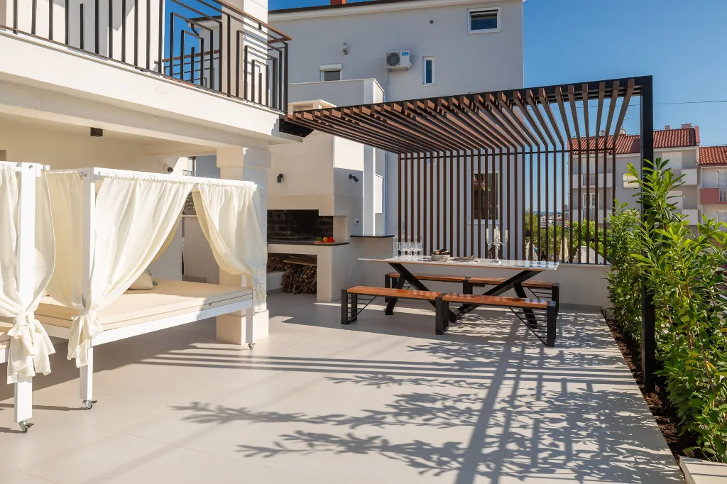 Contemporary Villa with Pool in Okrug Gornji