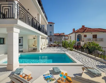 Contemporary Villa with Pool in Okrug Gornji