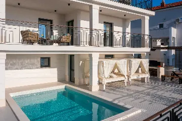 Contemporary Villa with Pool in Okrug Gornji