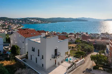 Contemporary Villa with Pool in Okrug Gornji