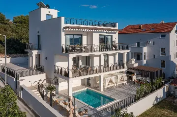 Contemporary Villa with Pool in Okrug Gornji