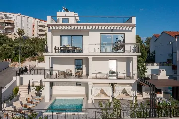 Contemporary Villa with Pool in Okrug Gornji