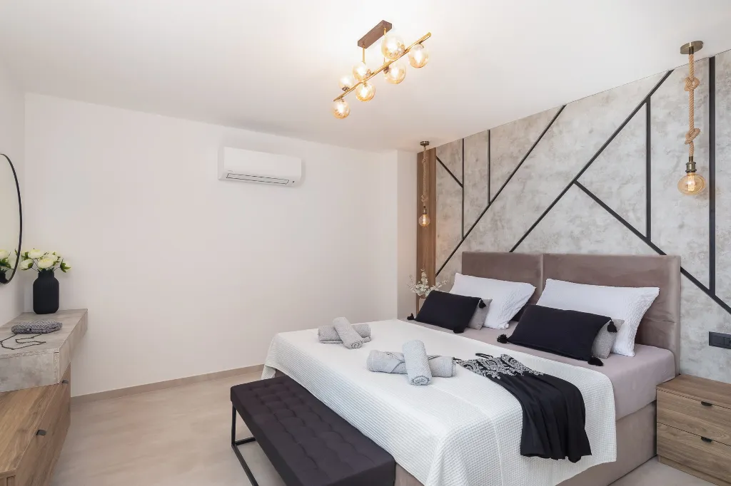 Contemporary Villa with Pool in Okrug Gornji