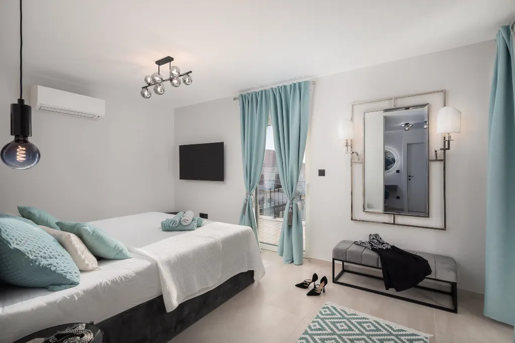 Contemporary Villa with Pool in Okrug Gornji