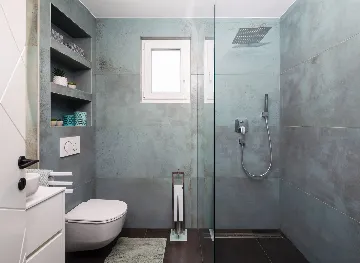 Contemporary Villa with Pool in Okrug Gornji