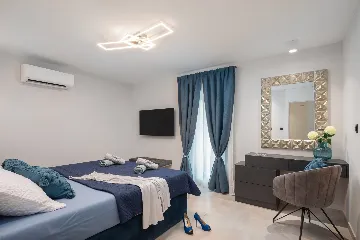 Contemporary Villa with Pool in Okrug Gornji