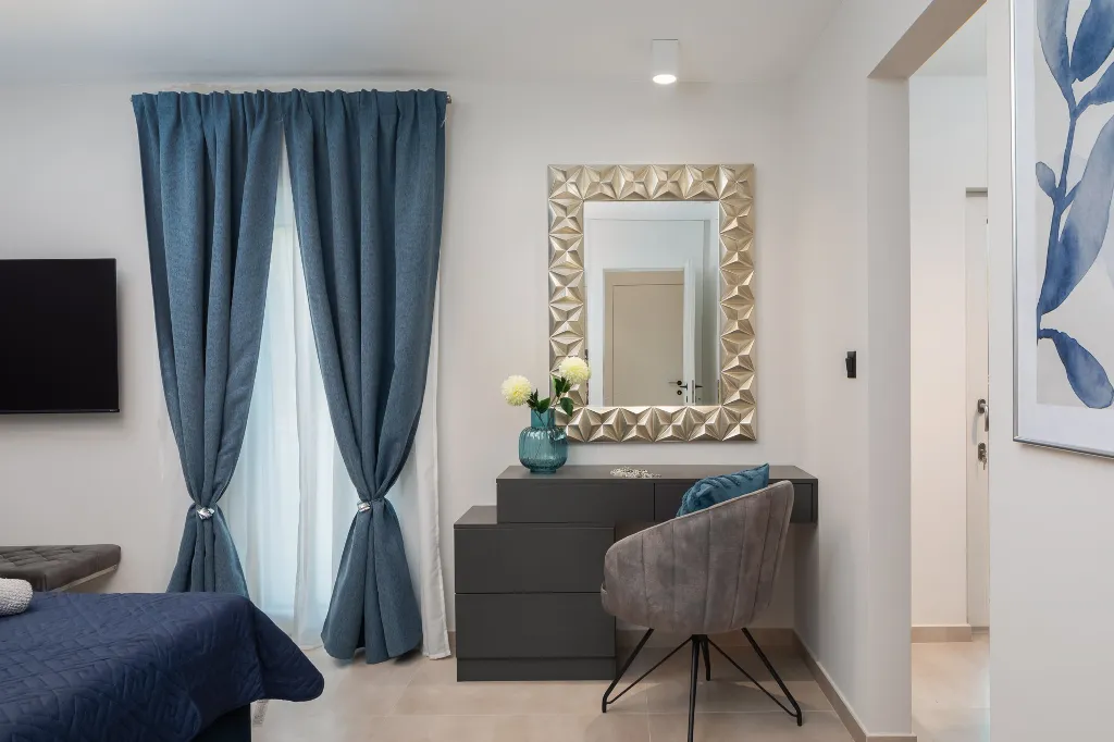 Contemporary Villa with Pool in Okrug Gornji