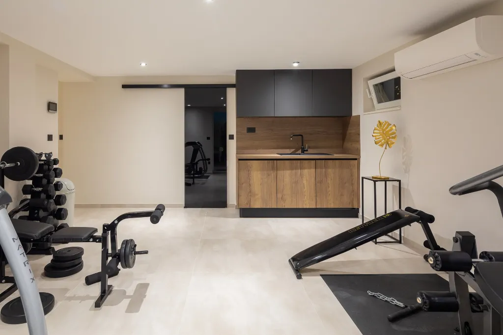 Contemporary Villa with Pool in Okrug Gornji